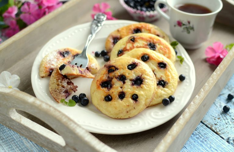 Placuszki w jagodowe kropeczki
