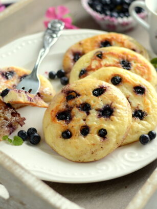 Placuszki w jagodowe kropeczki