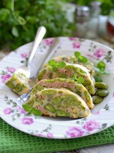 Clafoutis z bobem i tuńczykiem