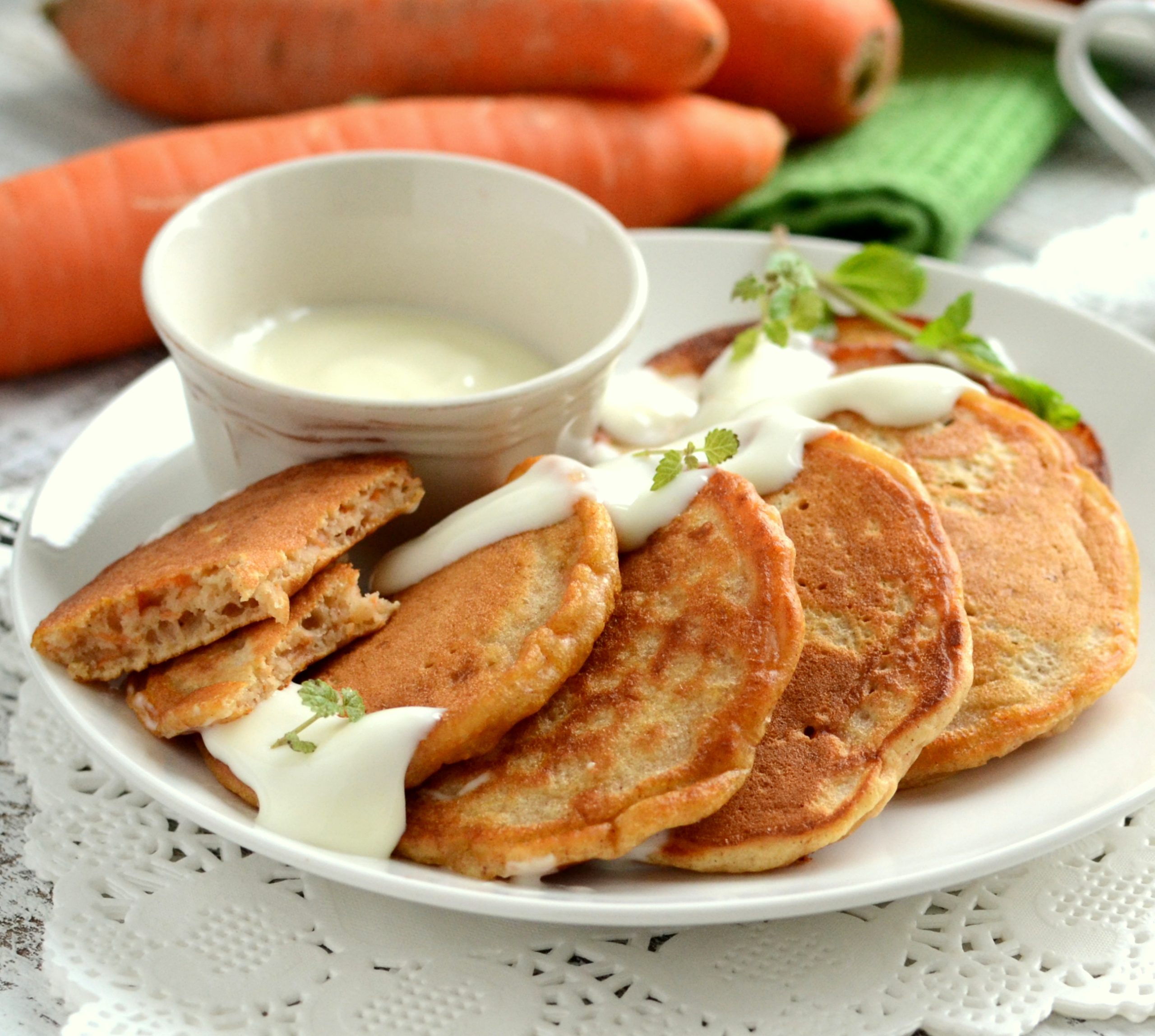 Karotki z sosem serowym