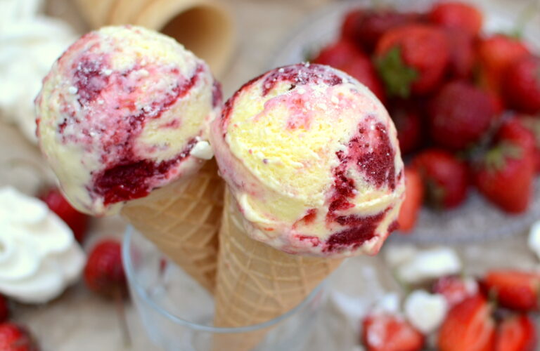 Lody o smaku truskawkowego eton mess