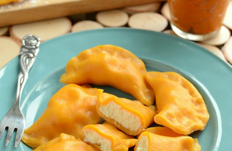 Dyniowe pierogi z serem