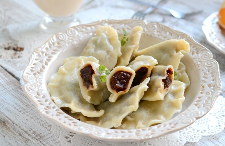 pierogi z suszoną śliwką