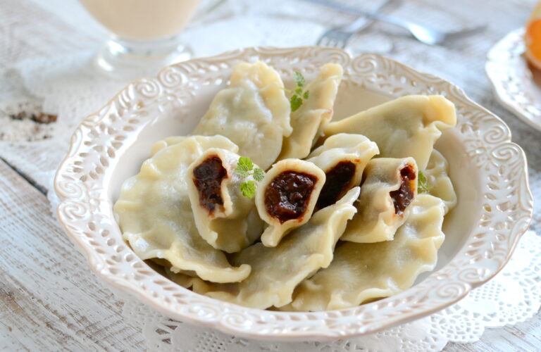 pierogi z suszoną śliwką