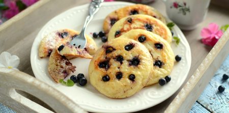 Placuszki w jagodowe kropeczki