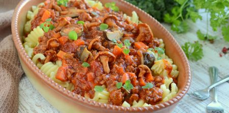 Grzyby w sosie bolońskim