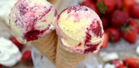 Lody o smaku truskawkowego eton mess