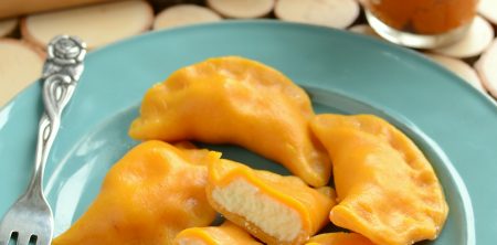 Dyniowe pierogi z serem