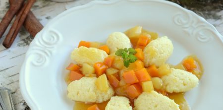 Waniliowe kluseczki grysikowe z sosem dyniowo-jabłkowym