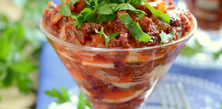 Śledzie z suszonymi pomidorami