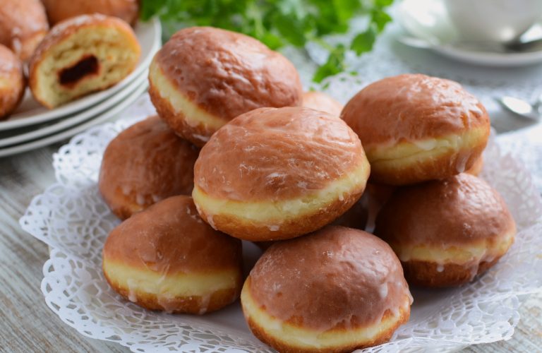 Pączki tradycyjne z marmoladą