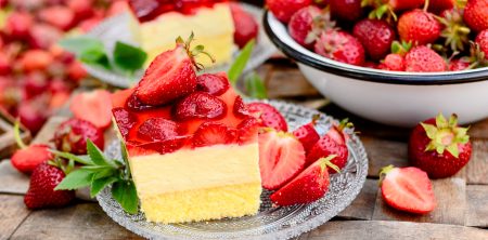Ciasto z kremem budyniowym, truskawkami i galaretką