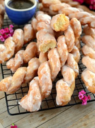 Yum Yums - zakręcone pączki angielskie