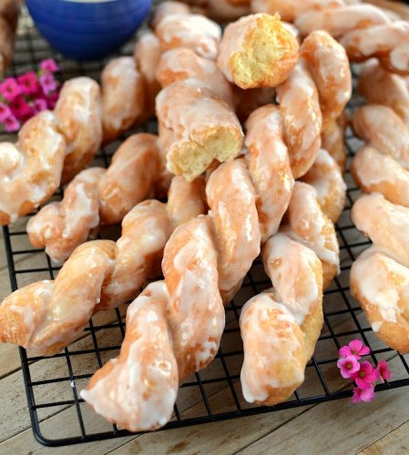 Yum Yums - zakręcone pączki angielskie