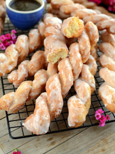 Yum Yums - zakręcone pączki angielskie