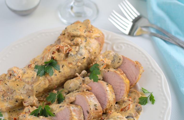Polędwiczki z pieczarkami i suszonymi pomidorami w sosie mascarpone