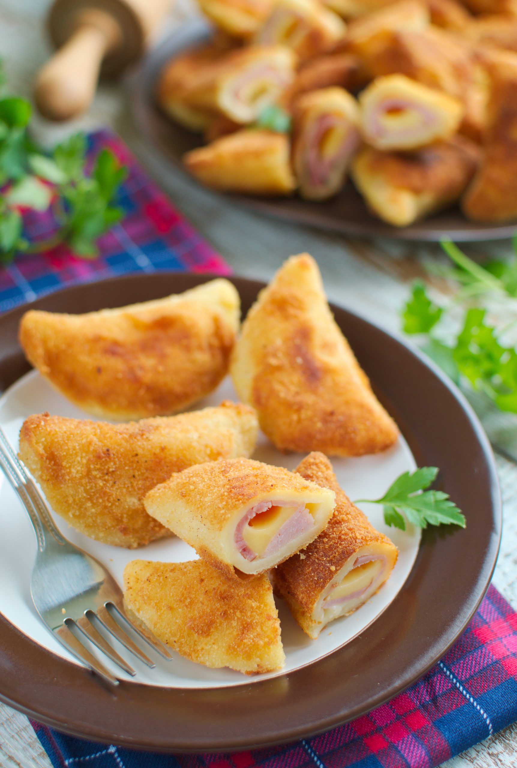 Sofficini z szynką i serem (włoskie pierożki z ciasta parzonego)