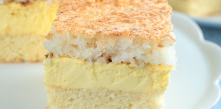 Kokosowiec z kremem ajerkoniakowym