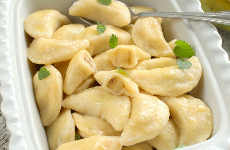 Serowe pierożki z bananem