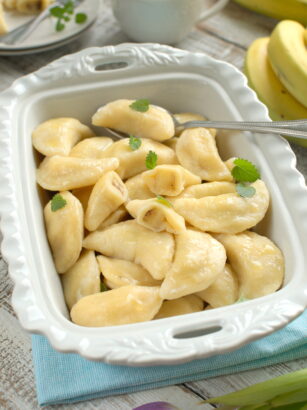 Serowe pierożki z bananem