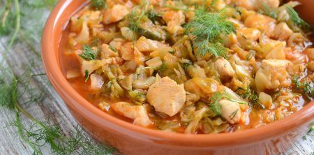 Młoda kapusta z kurczakiem