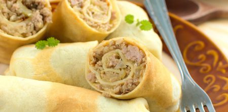 Naleśniki z kiszoną kapustą i mięsem mielonym