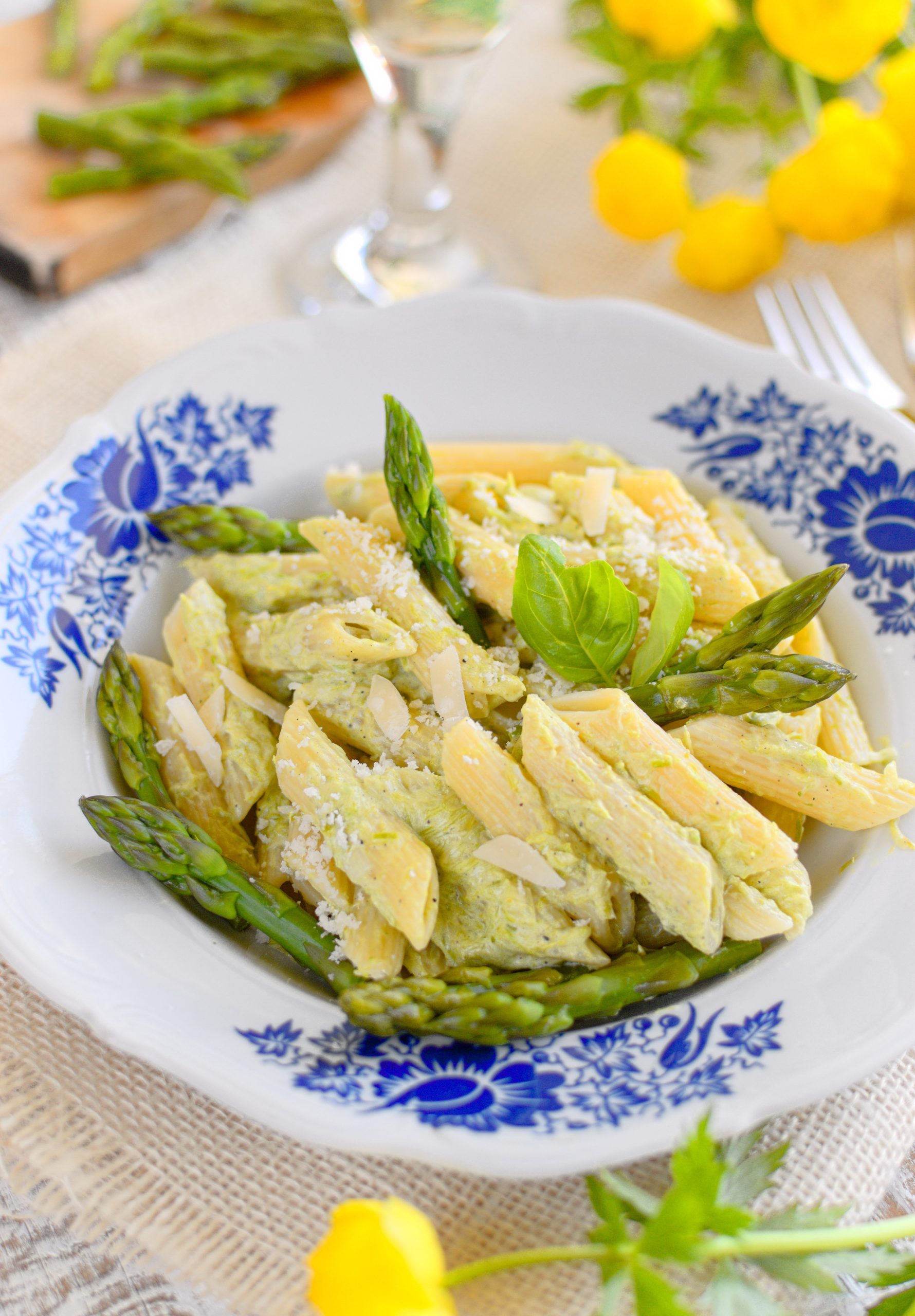 Penne w kremowym sosie szparagowym