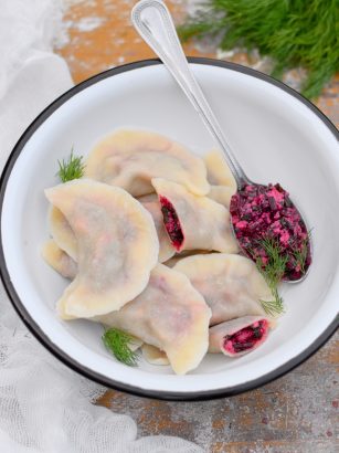 Pierogi z botwinką i ricottą