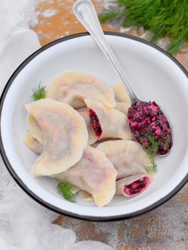 Pierogi z botwinką i ricottą