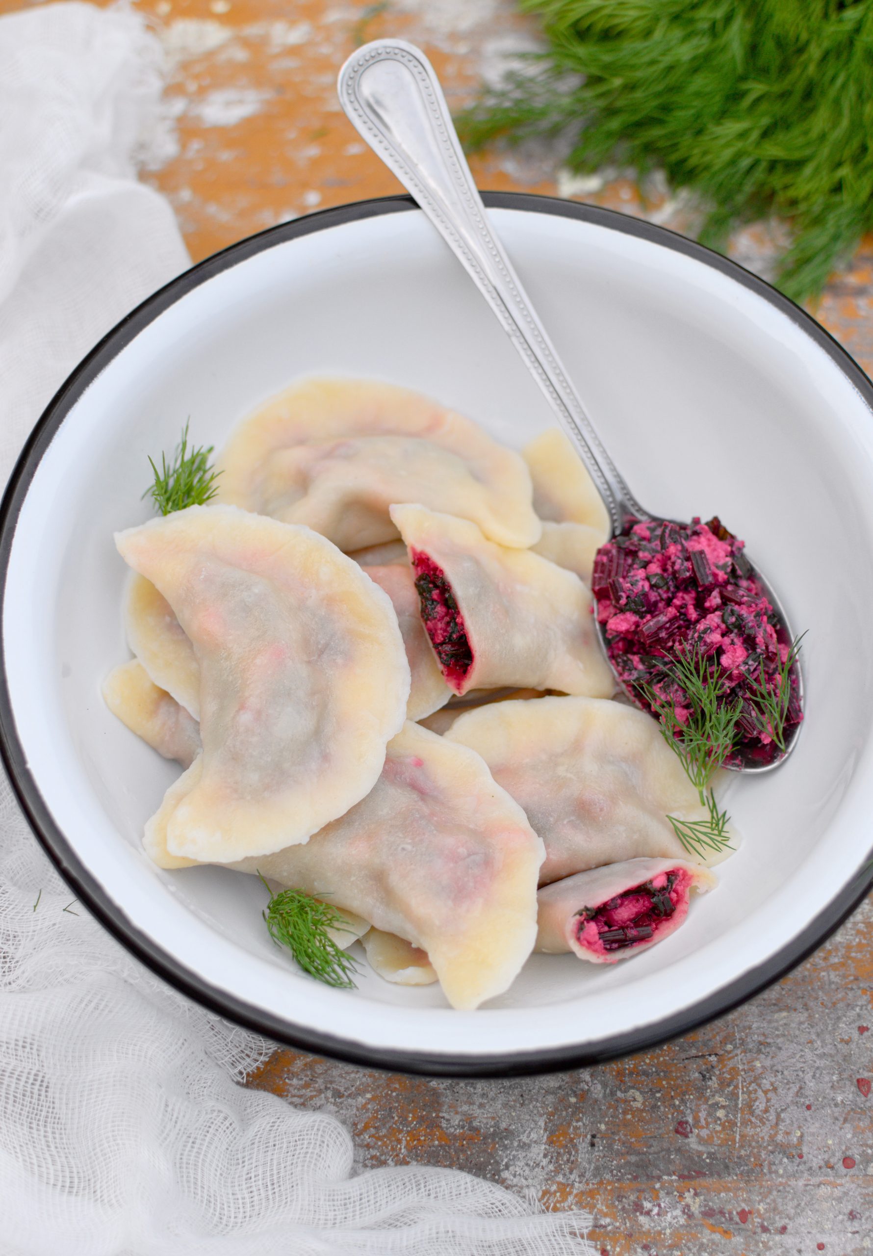 Pierogi z botwinką i ricottą