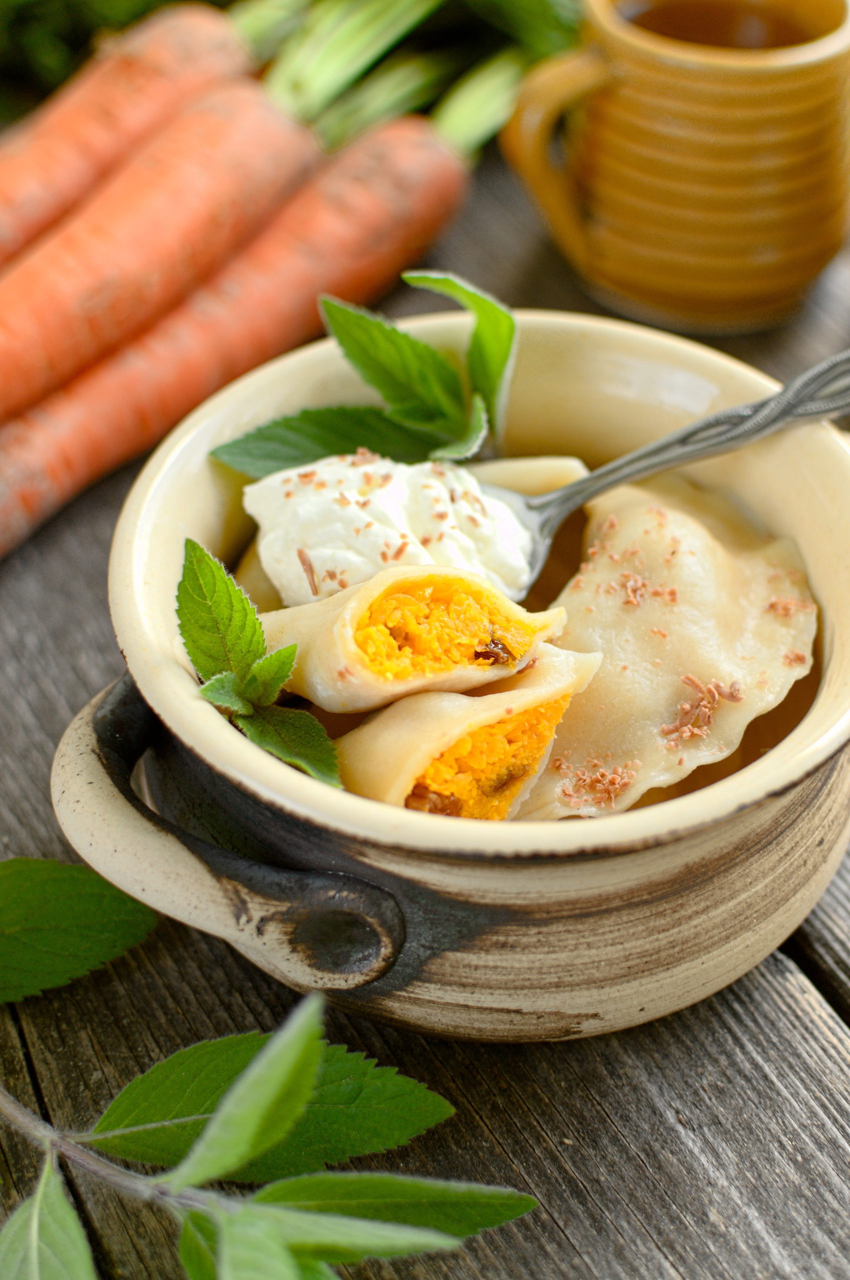 Pierogi z młodą marchewką