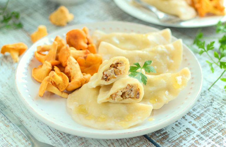 Pierogi z kurkami i kremowym serkiem