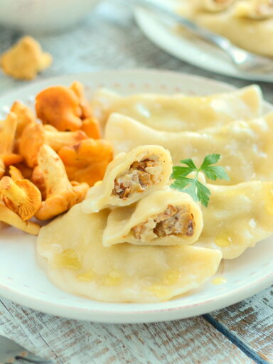 Pierogi z kurkami i kremowym serkiem