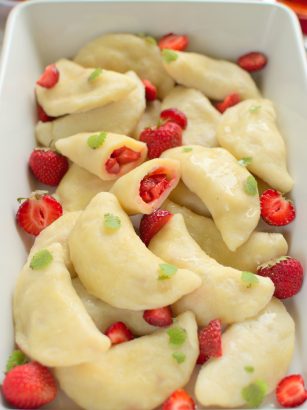 Pierożki serowe z truskawką