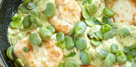 Filety z kurczaka w kremowym sosie z pesto z bobem