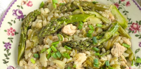 Kaszotto ze szparagami, młodą kapustą i indykiem