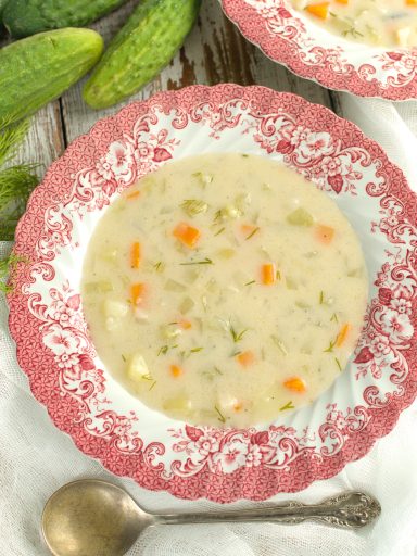 Zupa ze świeżych ogórków