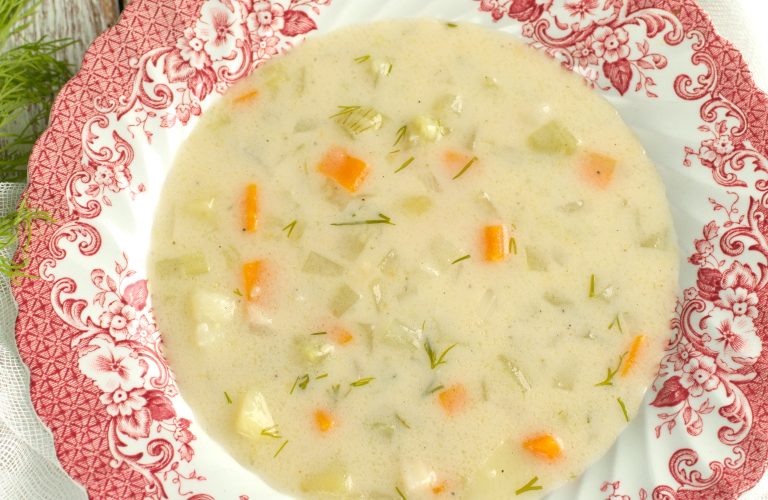 Zupa ze świeżych ogórków