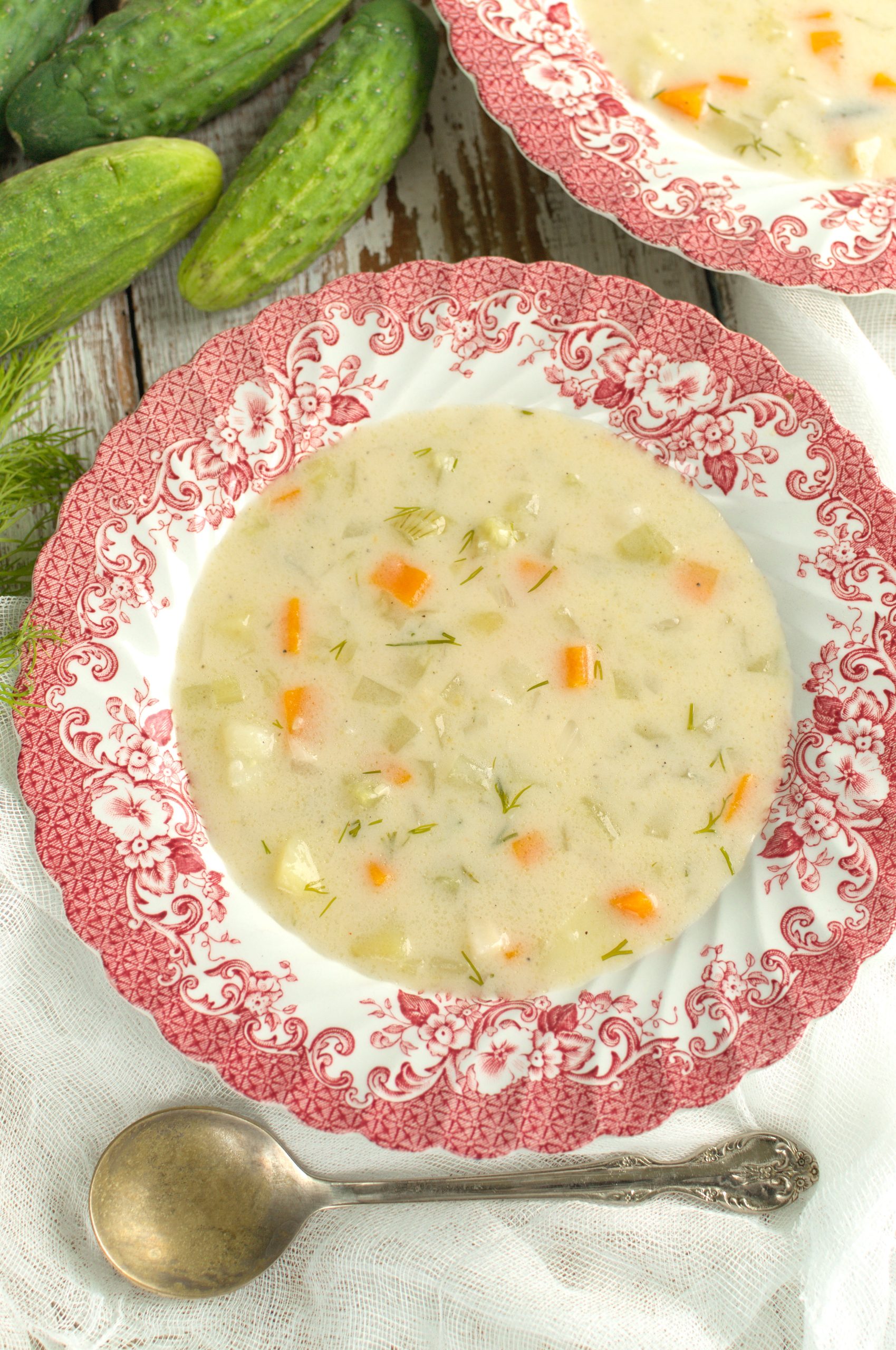 Zupa ze świeżych ogórków