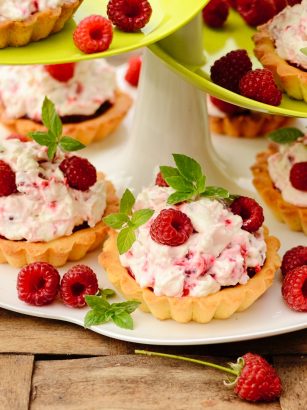 Tartaletki o smaku malinowego eton mess