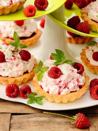 Tartaletki o smaku malinowego eton mess