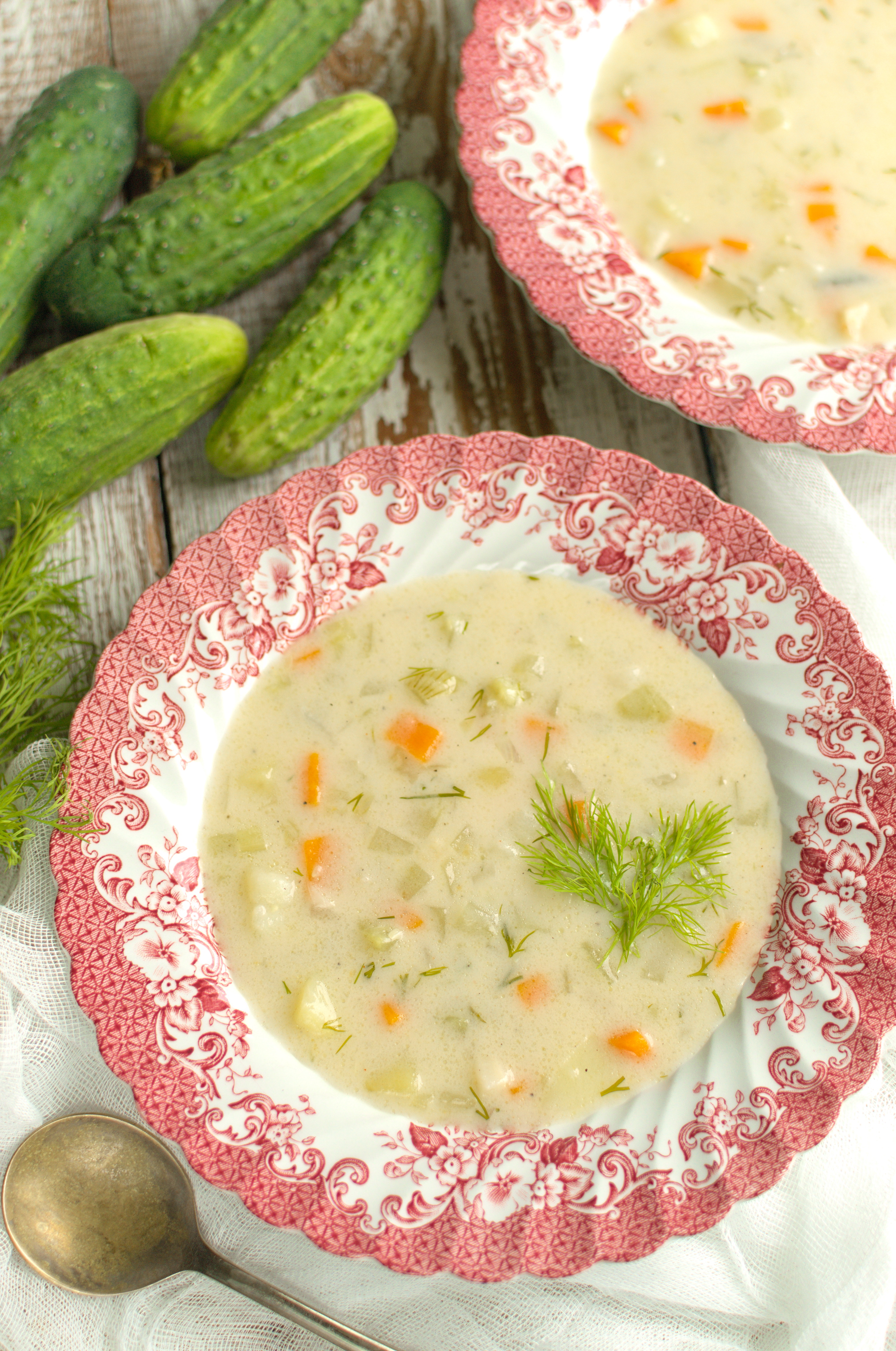 Zupa ze świeżych ogórków