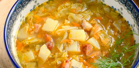 Wiosenny kapuśniak z rabarbarem