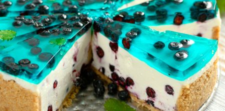 Sernik na zimno z jagodami