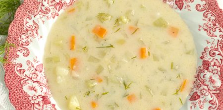 Zupa ze świeżych ogórków