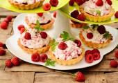 Tartaletki o smaku malinowego eton mess