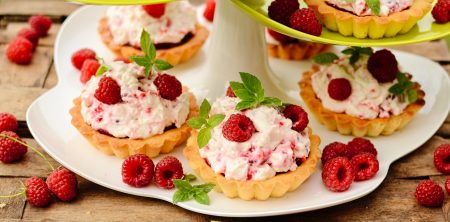 Tartaletki o smaku malinowego eton mess
