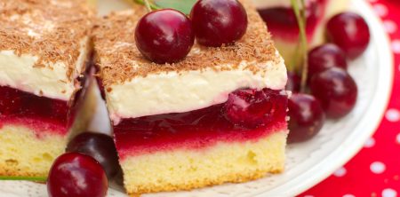 Torcik wiśniowy z kremem serowym