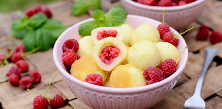 Leniwe kuleczki z malinami