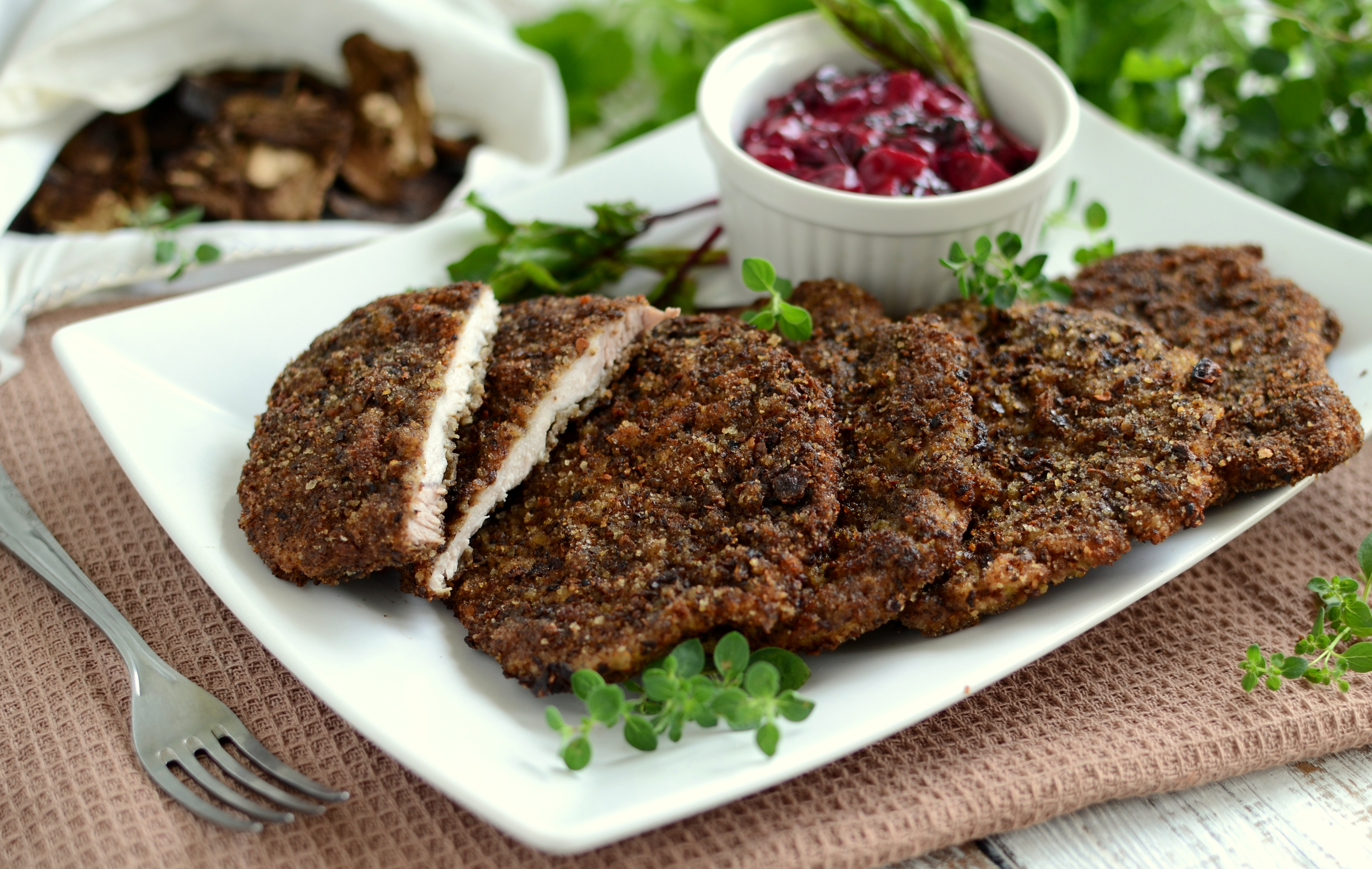 Kotlet schabowy w grzybowej panierce